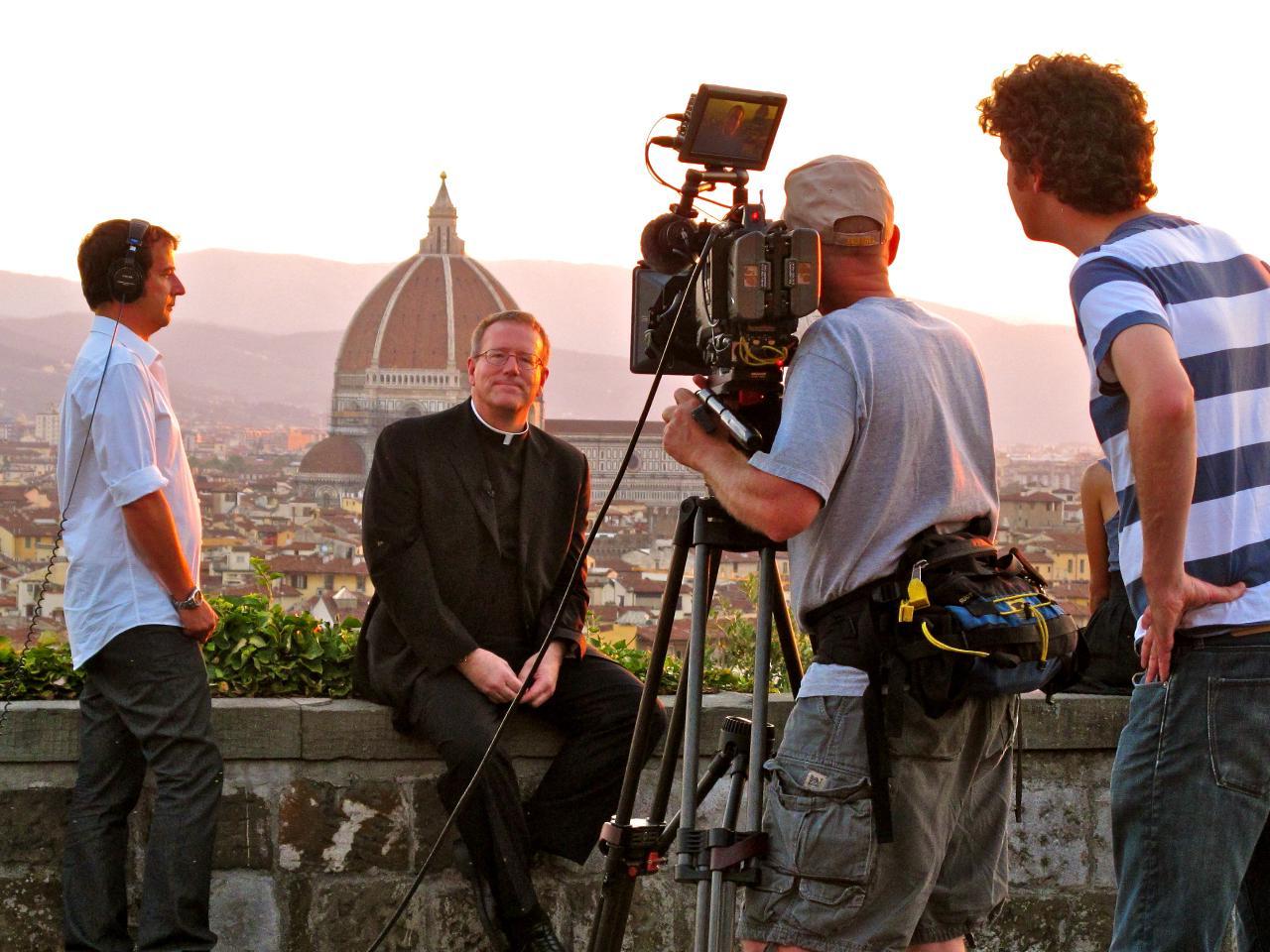 罗伯特·巴伦主教在罗马被拍摄